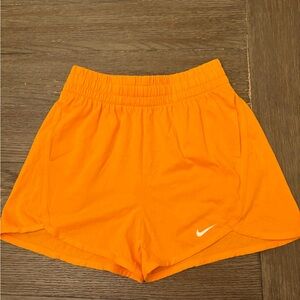 Women’s medium orange Nike shorts b1